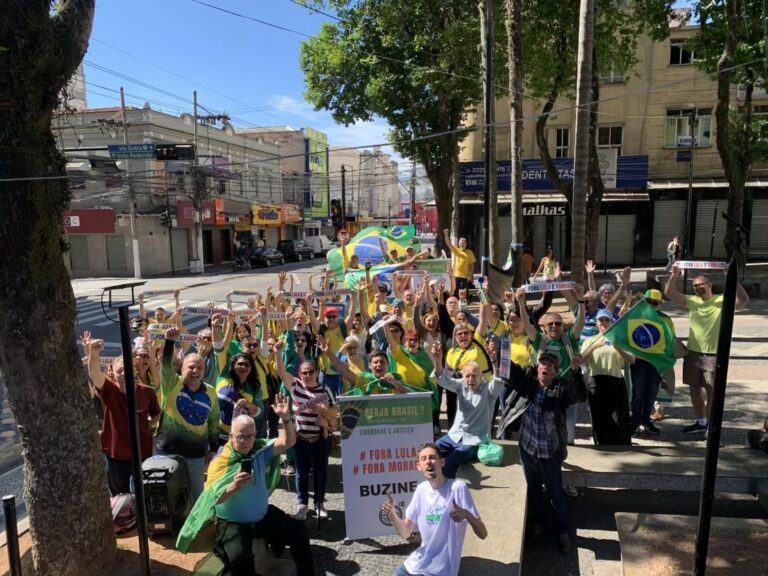 Manifestação do movimento “Reaja Brasil” reúne apoiadores em Barra Mansa