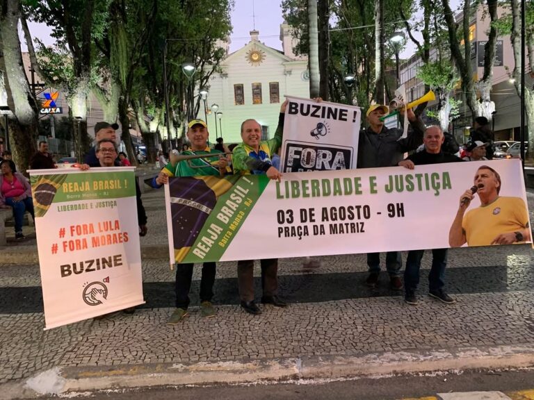 Buzinaço em Barra Mansa mobiliza apoiadores na Praça da Matriz