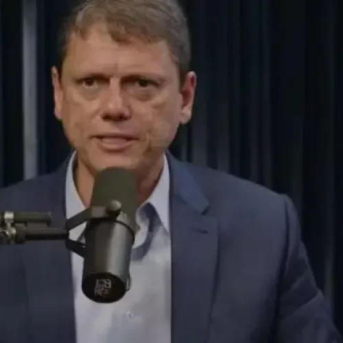 Tarcísio de Freitas Desqualifica PEC da Segurança de Lula como ‘Grande Encenação’