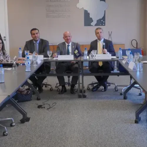 Juízes buscam identificar quem consulta seus salários, gerando debate sobre transparência e segurança